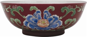清乾隆款珐琅彩花卉纹碗