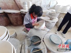 两岸媒体人走进铜川 感受耀州窑陶瓷文化
